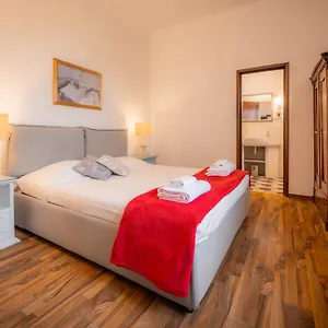 Novella House Pensión